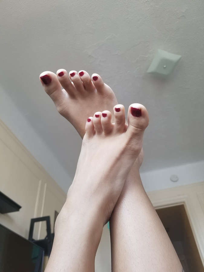 Lady Toro Feet