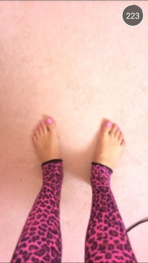 Bonnie Strange Feet