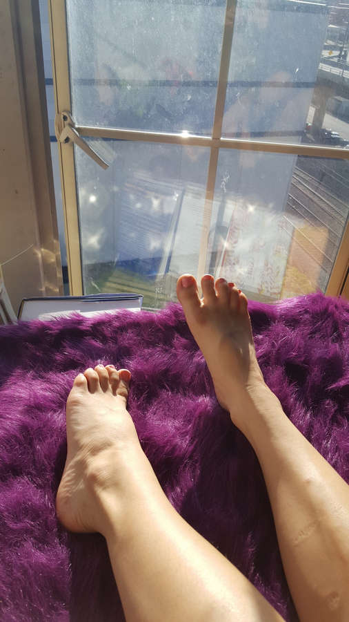 Miss Xi Feet