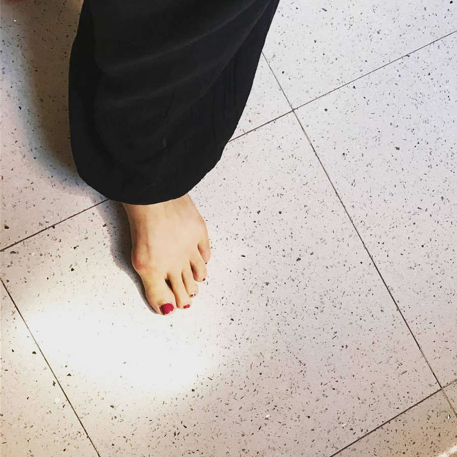 Elena Arvigo Feet
