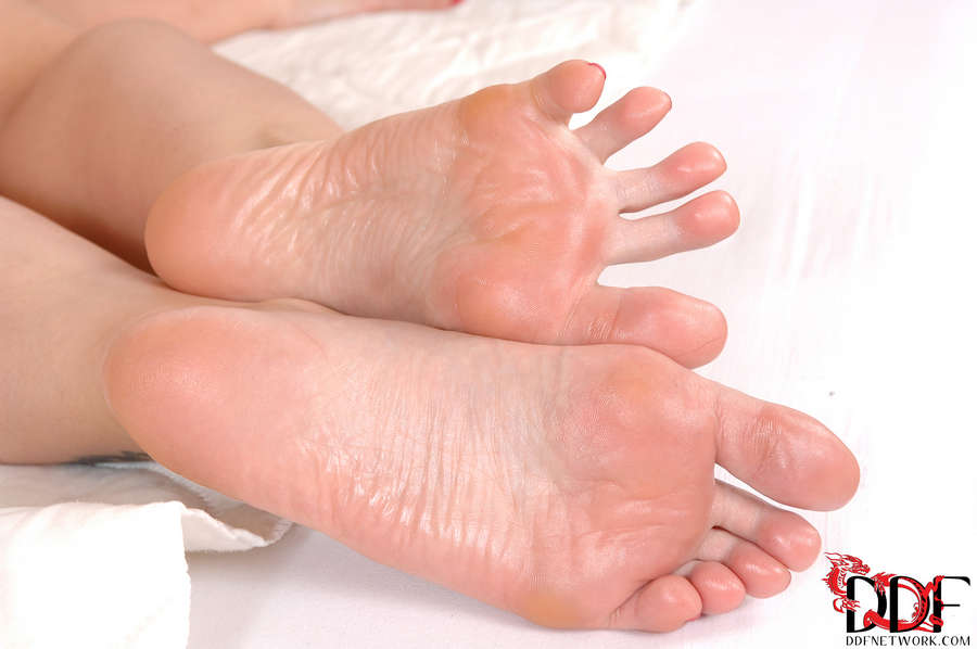Kathia Nobili Feet