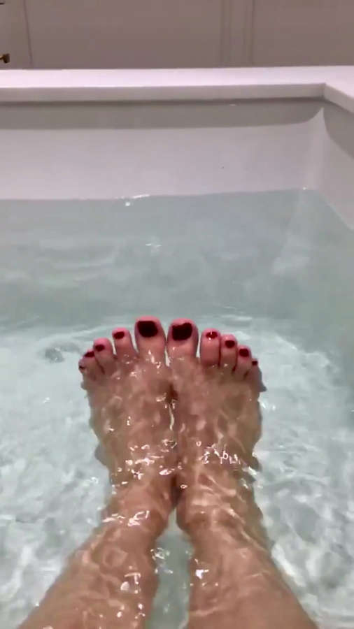 Jenny Mollen Feet