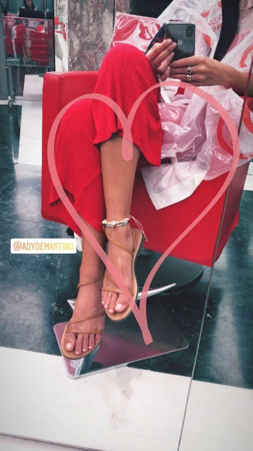 Paola Di Benedetto Feet