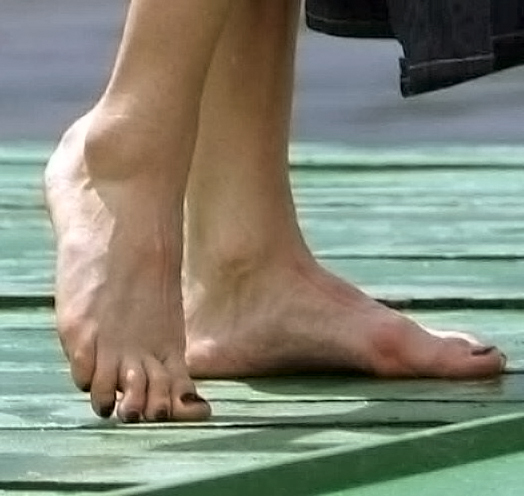 Neve Campbell Feet