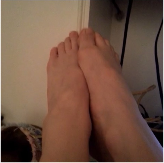 Noemi Feet