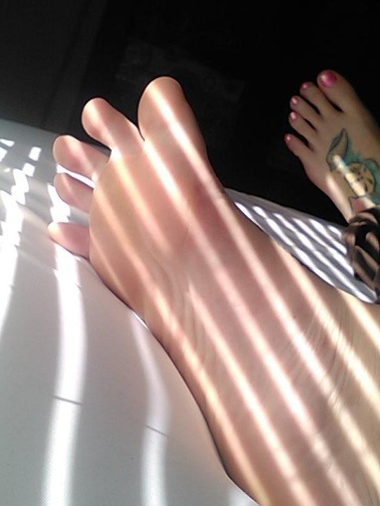 Vanessa Rain Feet