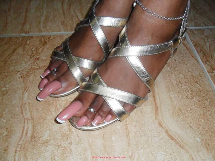 Liza Feet