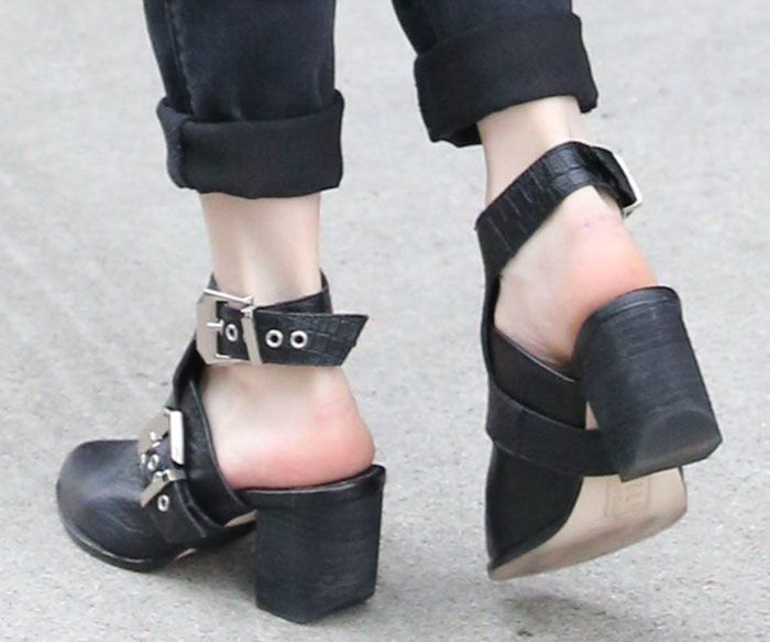 Emma Roberts Feet