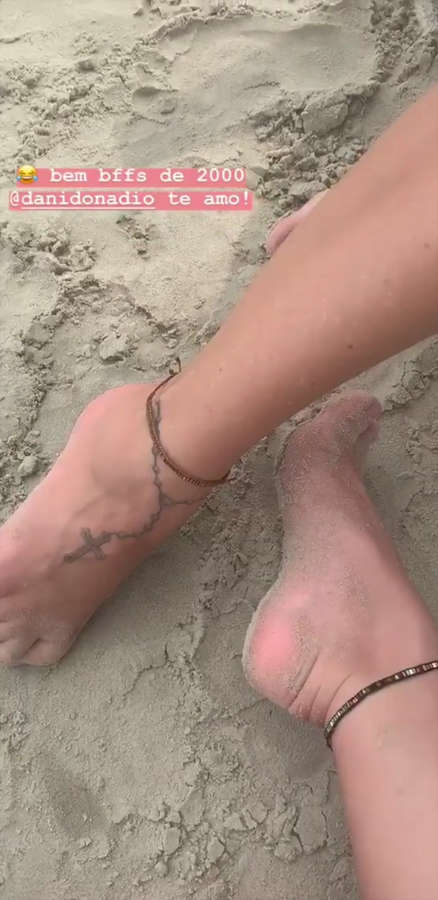 Flavia Pavanelli Feet