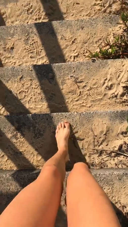 Isabelle Cornish Feet