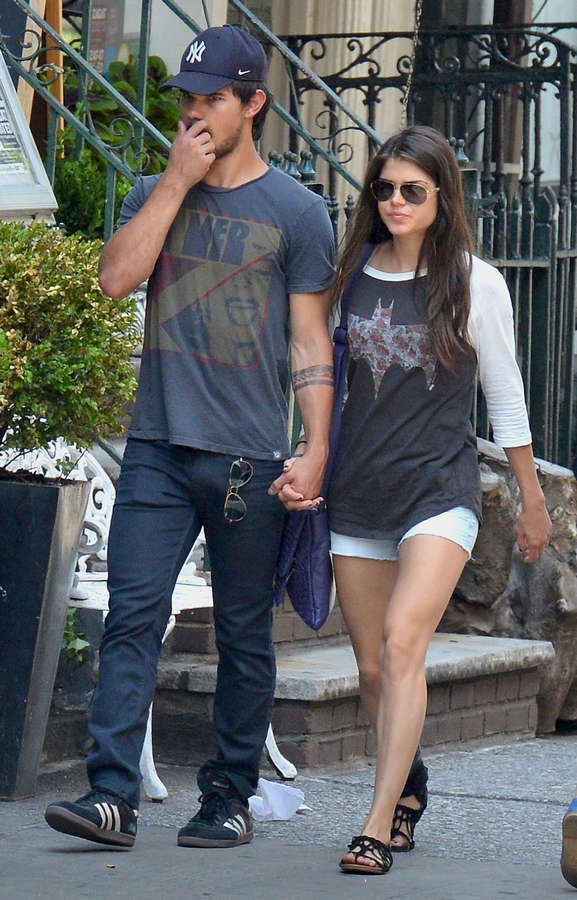 Marie Avgeropoulos Feet