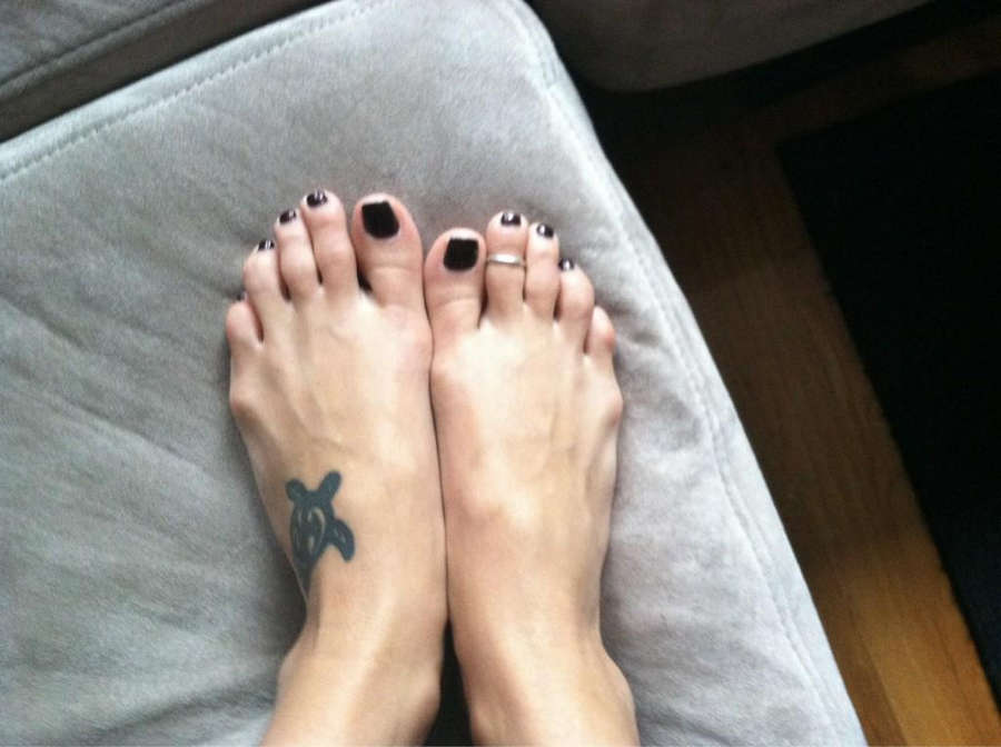 Johanna Dillon Feet
