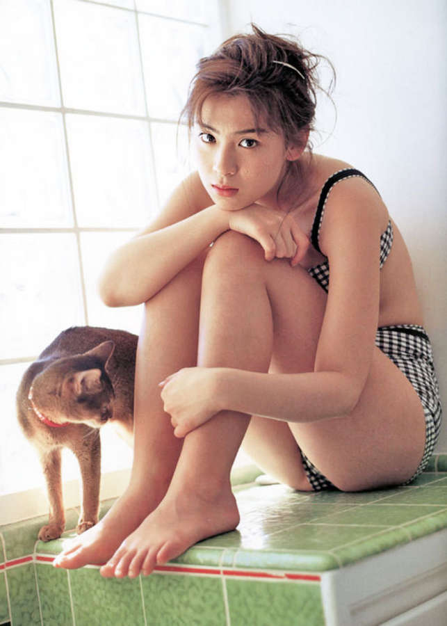 Akiko Hinagata Feet