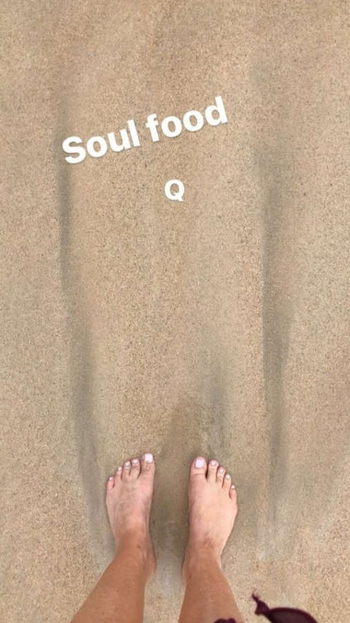 Amanda Wyss Feet