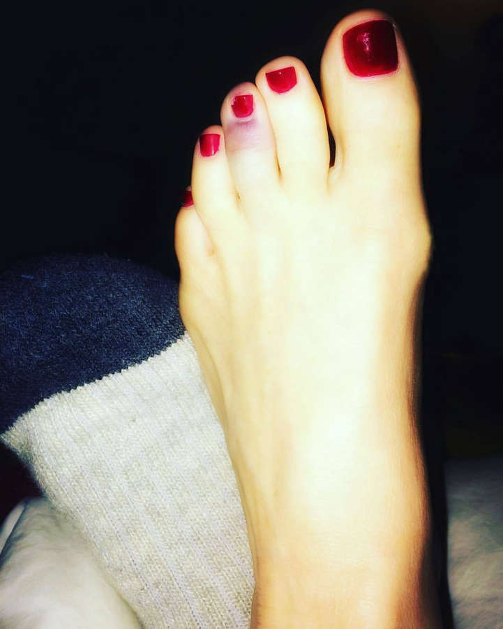 Amanda Wyss Feet