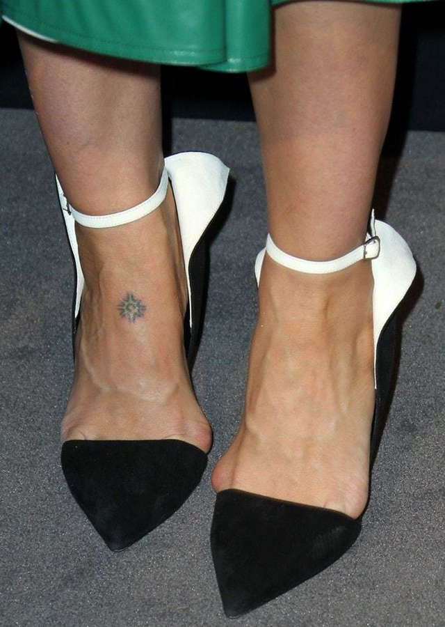 Sarah Paulson Feet