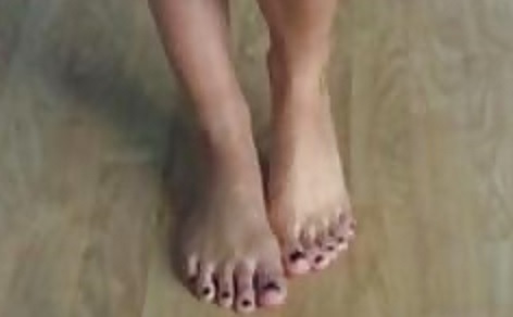 Scarlet Bouvier Feet