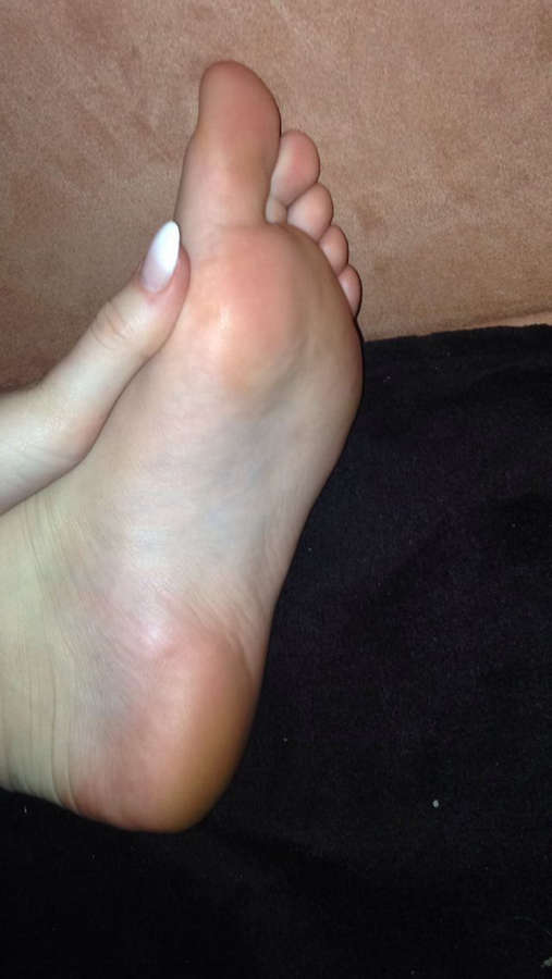 Valentina Pahde Feet