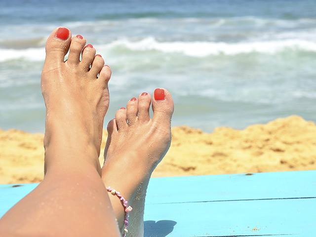 Justine Santaniello Feet