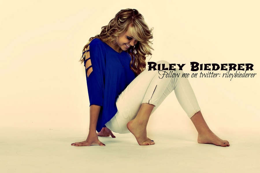 Riley Biederer Feet