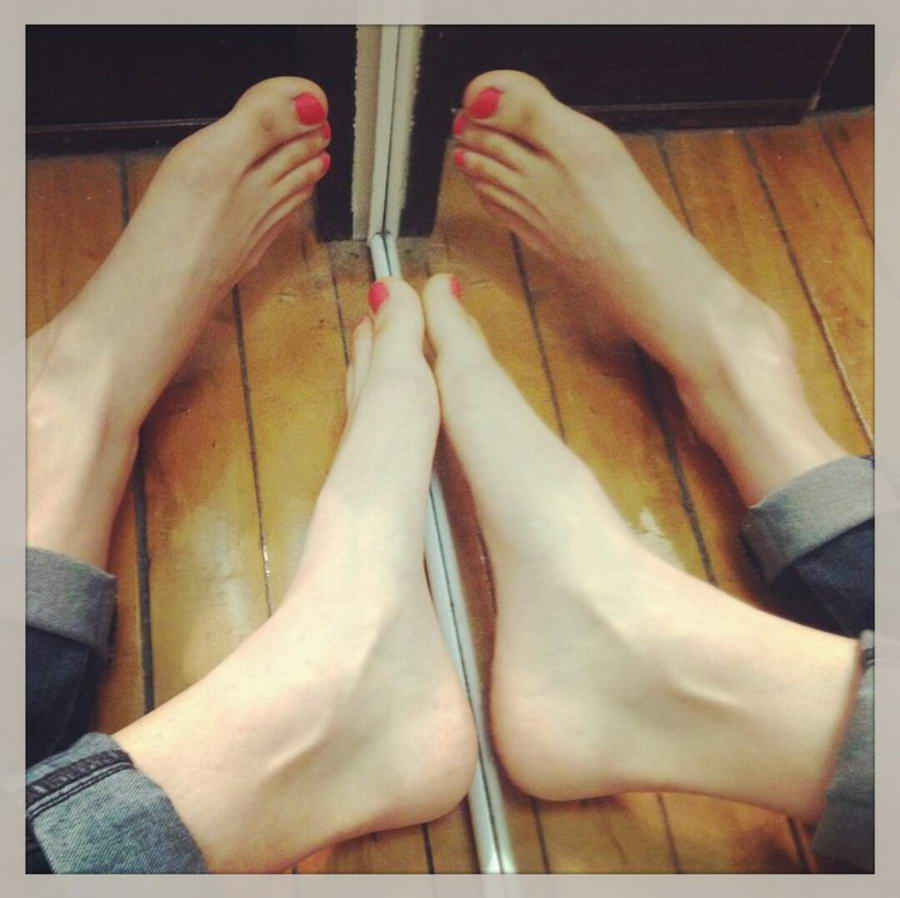 Brina Palencia Feet