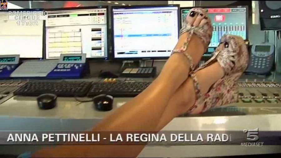 Anna Pettinelli Feet