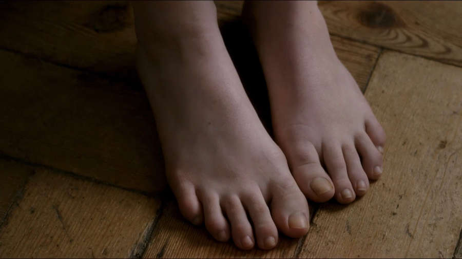 Maisie Williams Feet