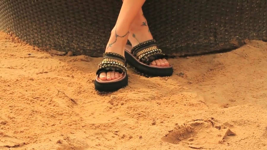 Luli Fernandez Feet