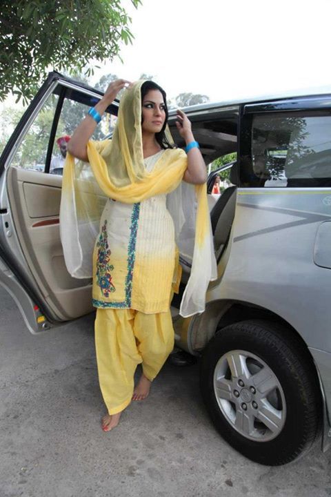 Veena Malik Feet