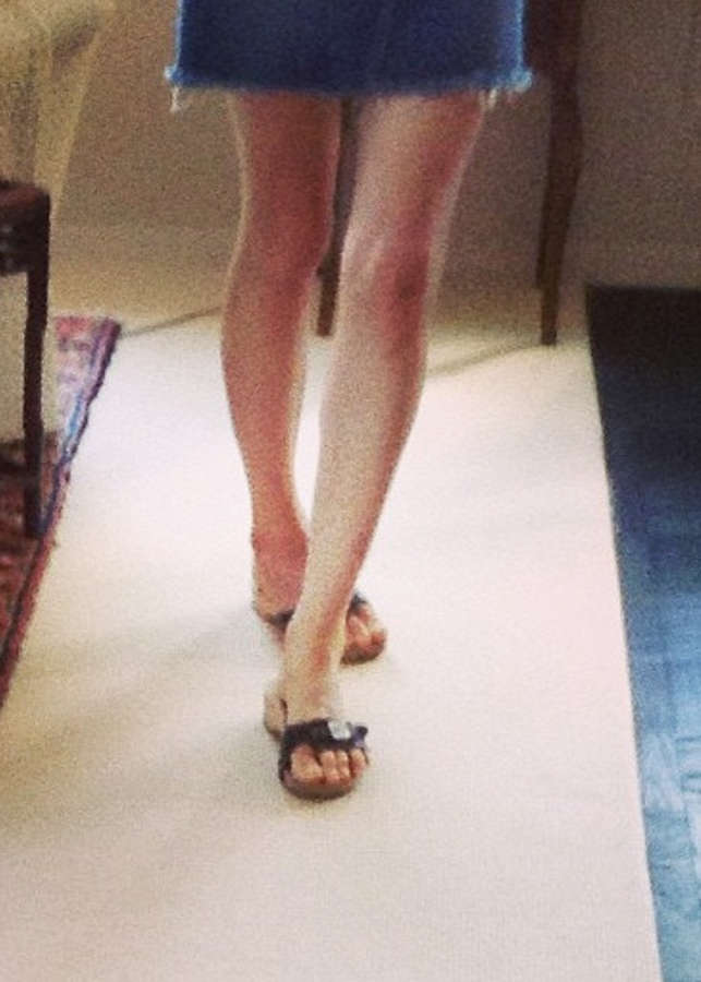 Juliana Hatfield Feet