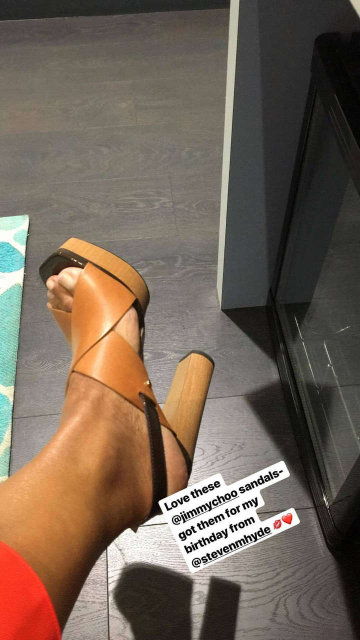Saira Khan Feet