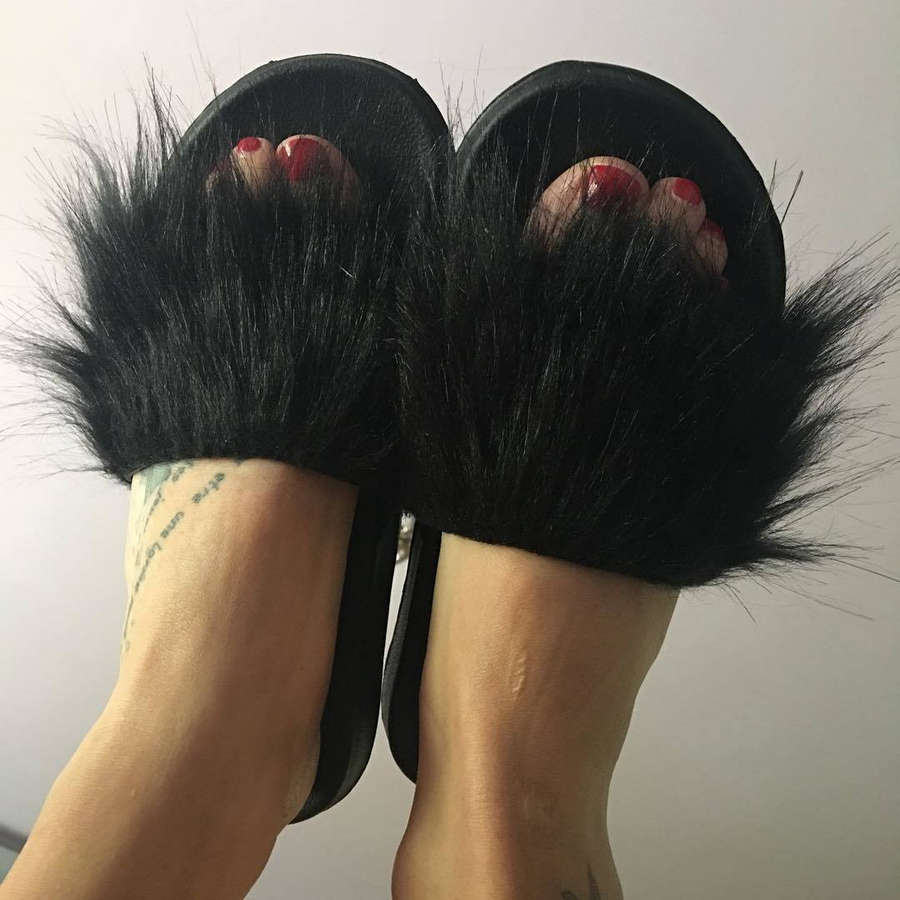 Milica Dabovic Feet