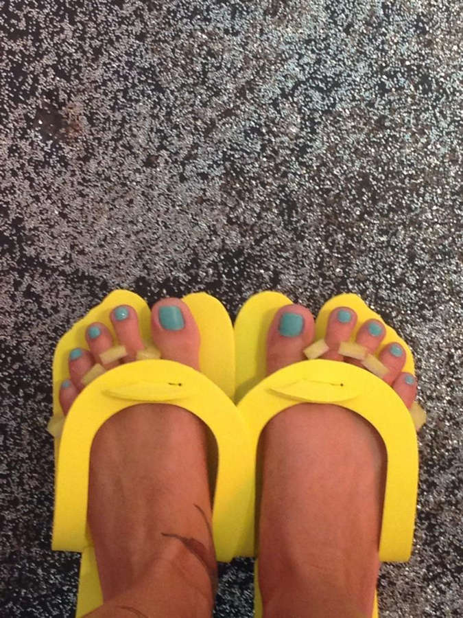 Selena Rose Feet