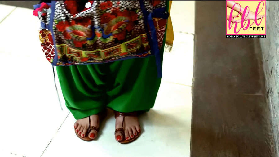 Hira Salman Feet