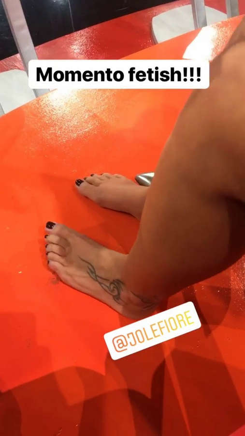 Jolanda V De Rienzo Feet