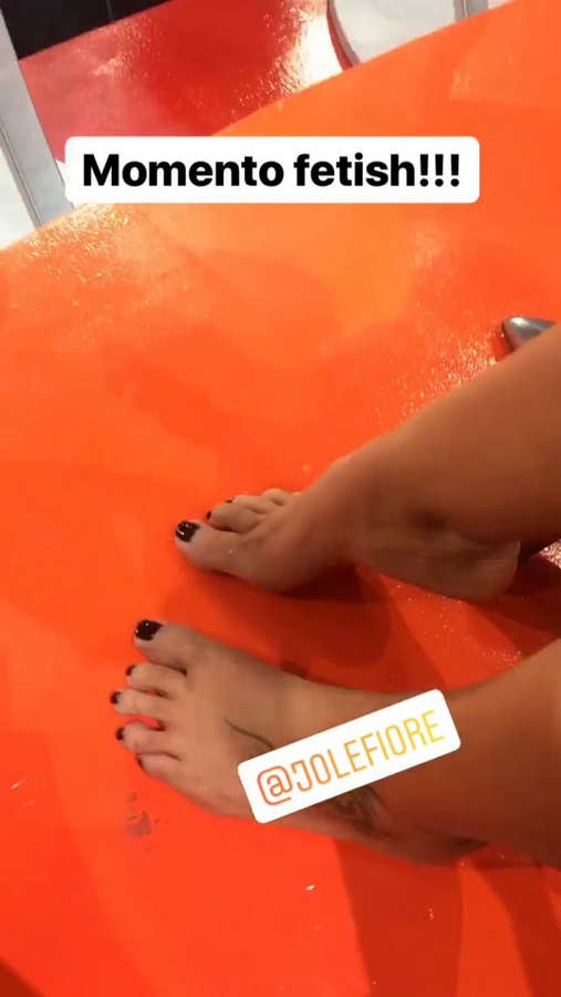 Jolanda V De Rienzo Feet