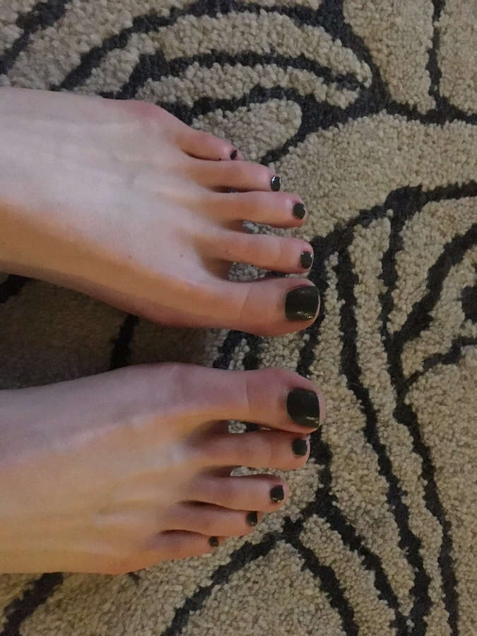 Georgia Taylor Feet