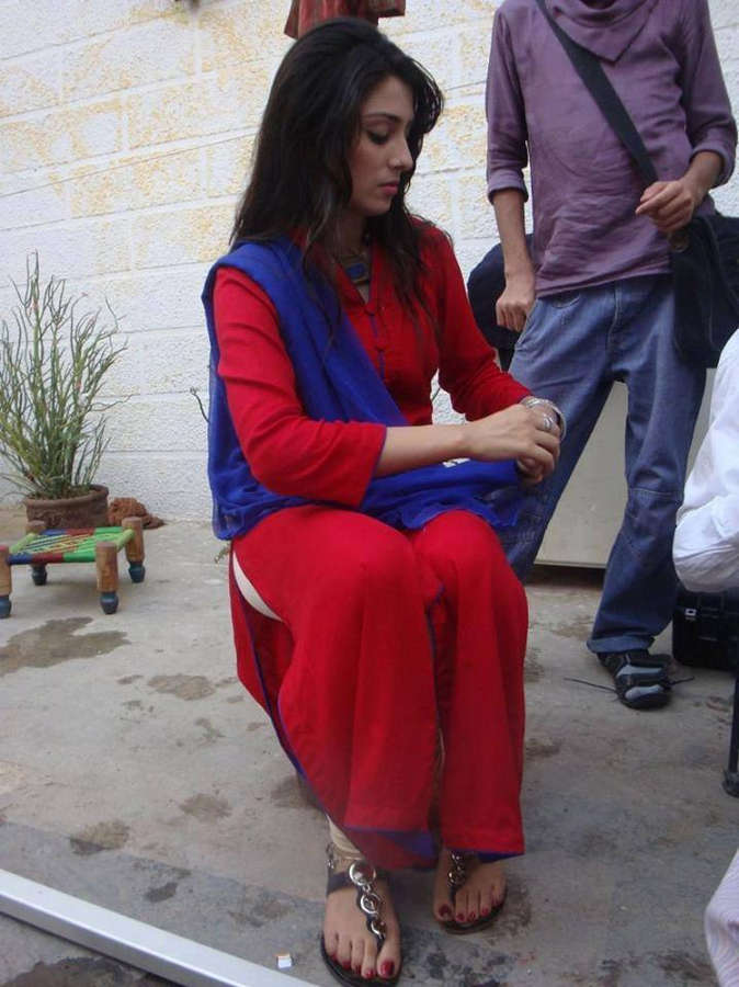 Ayeza Khan Feet