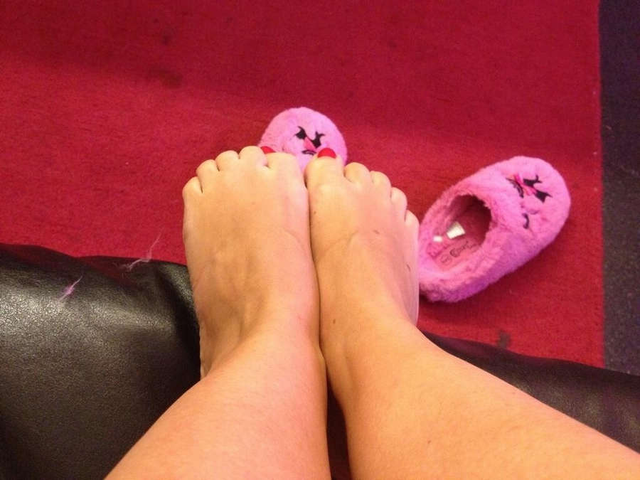 Hannah Claydon Feet