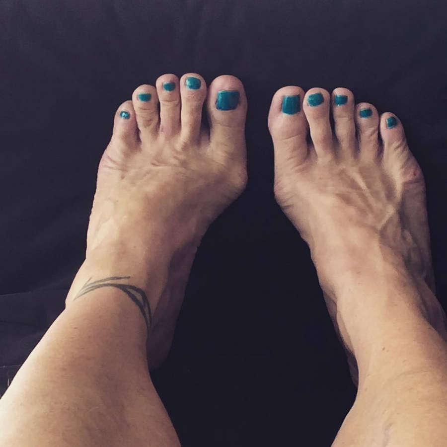 Nicole Pfuetzenreuter Feet