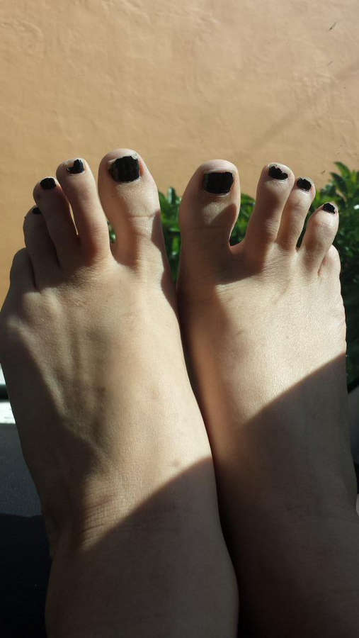 Akira Shell Feet