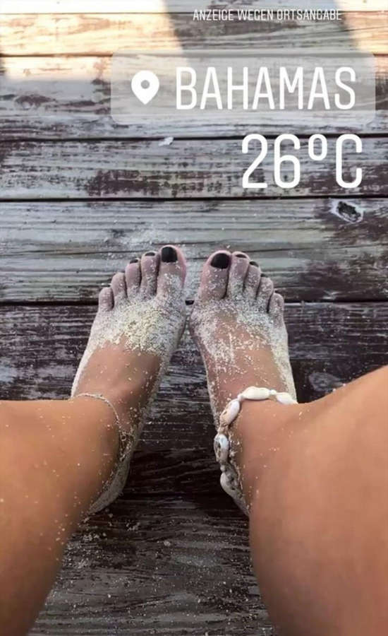 Yeliz Koc Feet