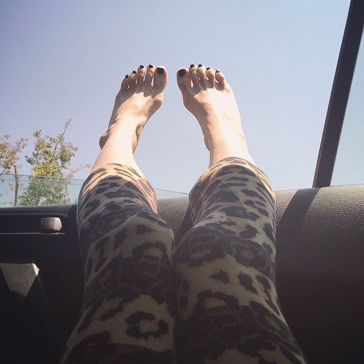 Tia Cyrus Feet