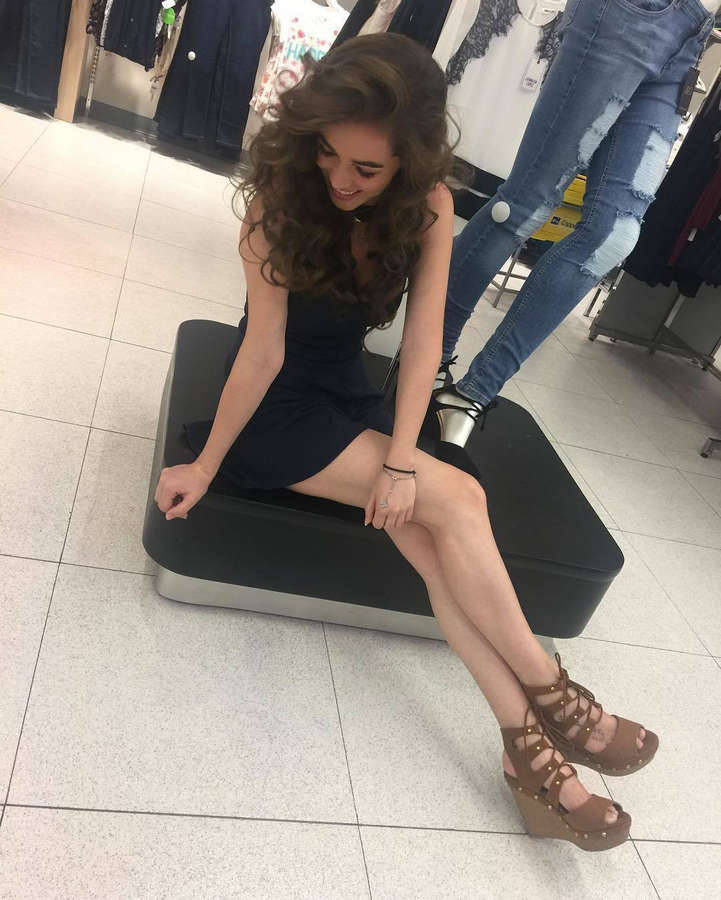 Daniela Ibanez Feet