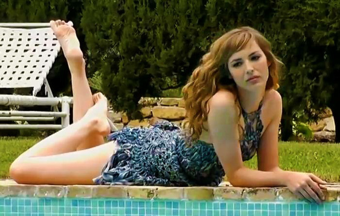 Луиза бургуэн фото в купальнике
