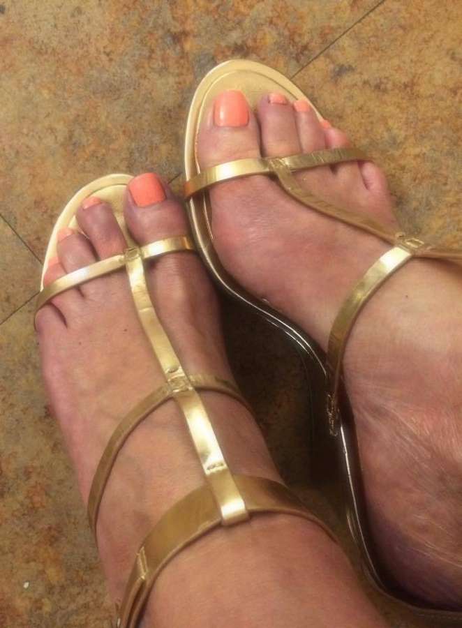 Kathy Wolf Feet
