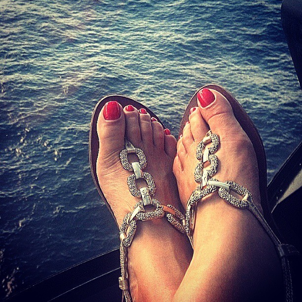 Debora Rodrigues Feet