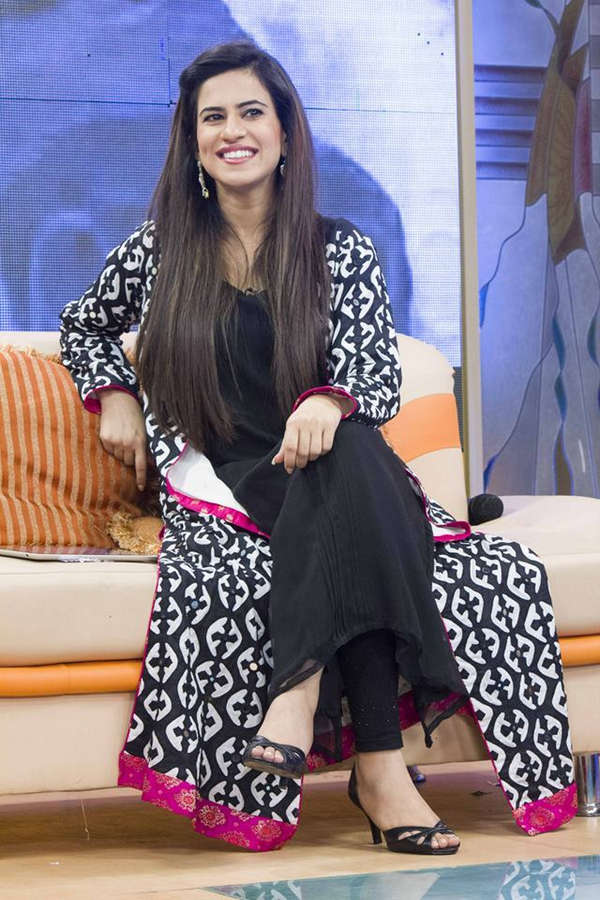 Asma Mustafa Khan Feet