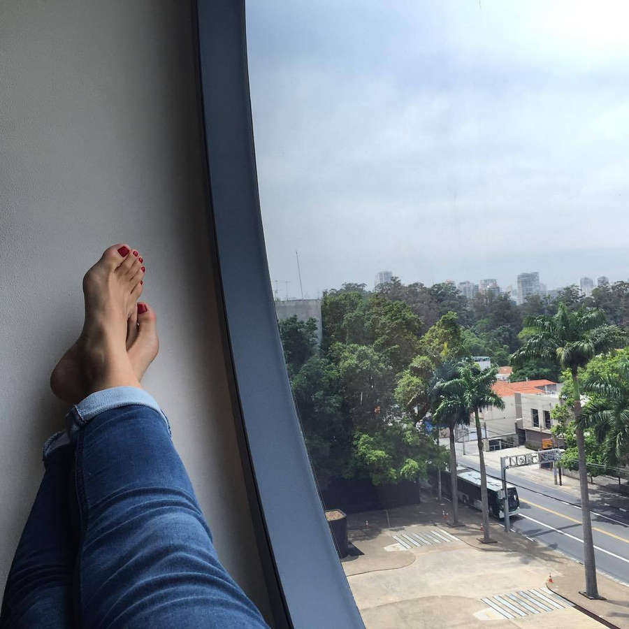 Izabella Camargo Feet