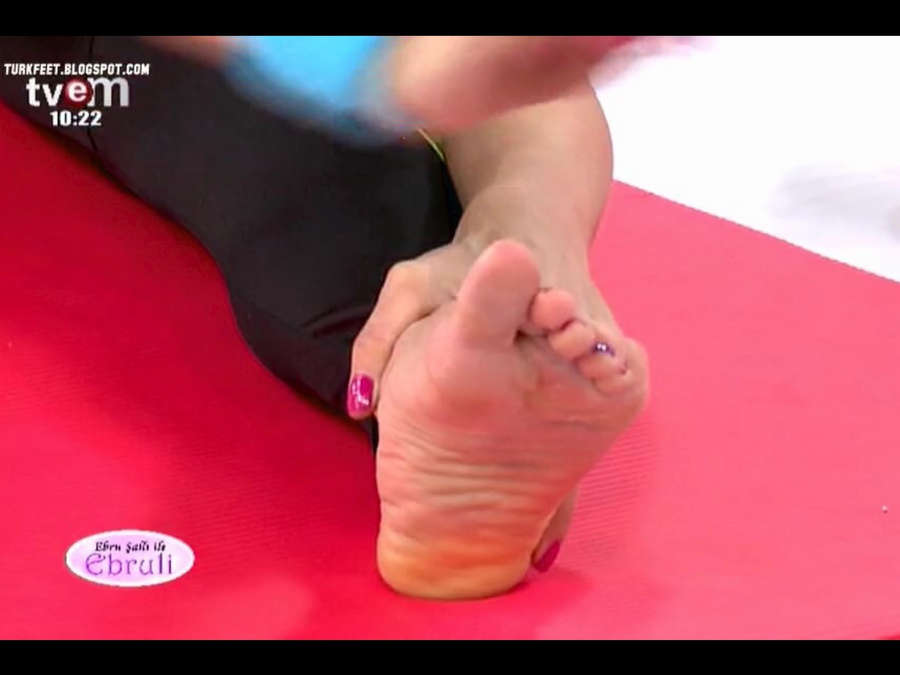 Ebru Salli Feet